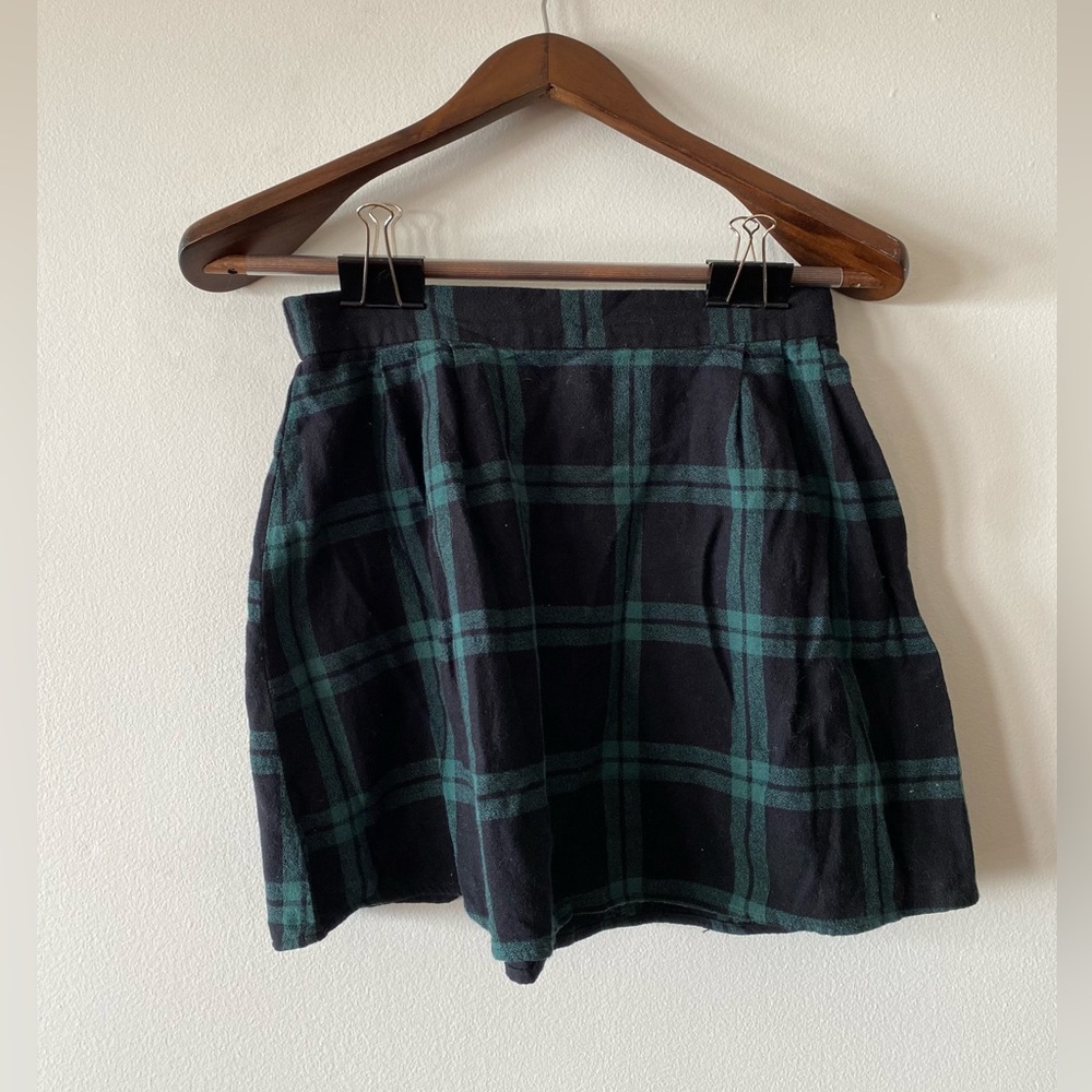 Plaid mini skirt, school-girl style